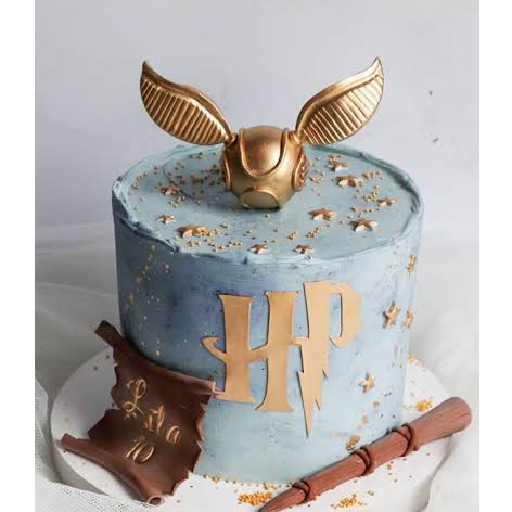 Harry Potter Cake in Gold by Creme Castle-happymobile.vn