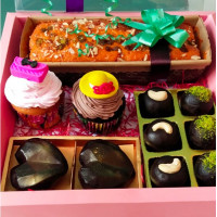 Customized Gift Hampers online delivery in Noida, Delhi, NCR,
                    Gurgaon