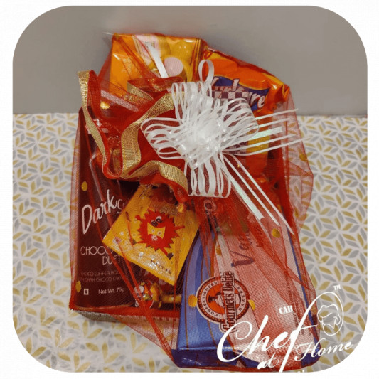 Snacks Hamper for Kids - R8 online delivery in Noida, Delhi, NCR, Gurgaon