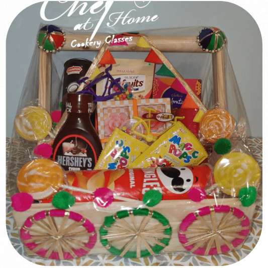 Combination of Gift items Snacks and Chocolates - R2 online delivery in Noida, Delhi, NCR, Gurgaon