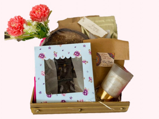 Delicious Goodies Gift Hamper online delivery in Noida, Delhi, NCR, Gurgaon