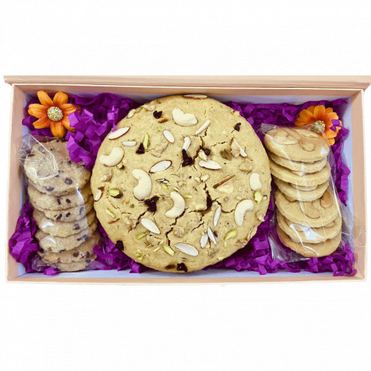 Dry cake and Cookies Gift Pack online delivery in Noida, Delhi, NCR, Gurgaon