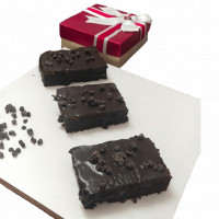 Delicious Chocolate Chip Brownies Gift Pack online delivery in Noida, Delhi, NCR,
                    Gurgaon