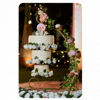 Chandelier Wedding Cake online delivery in Noida, Delhi, NCR,
                    Gurgaon
