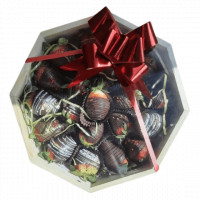 Strawberries Chocolate online delivery in Noida, Delhi, NCR,
                    Gurgaon