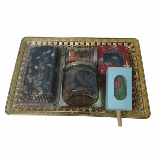 Gift Hamper with Plum Cake online delivery in Noida, Delhi, NCR, Gurgaon