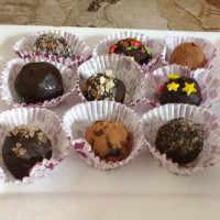 Decorative Chocolates Truffle Balls online delivery in Noida, Delhi, NCR,
                    Gurgaon