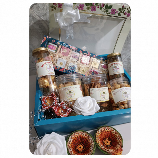 Diwali Special Popular Hamper online delivery in Noida, Delhi, NCR, Gurgaon