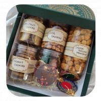 Gift Pack Of Diwali Containing 6 Jars online delivery in Noida, Delhi, NCR,
                    Gurgaon