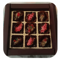 Gift Box for Diwali Special Rose Stuffed Dates online delivery in Noida, Delhi, NCR,
                    Gurgaon