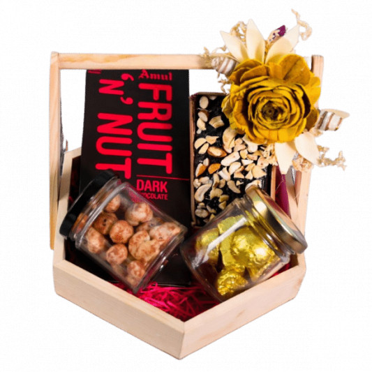 Gift Hampers - 17 online delivery in Noida, Delhi, NCR, Gurgaon