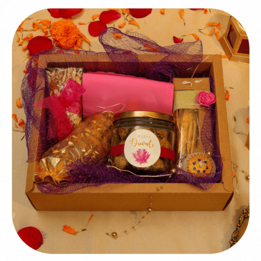 Hamper Code- A B 17 online delivery in Noida, Delhi, NCR, Gurgaon