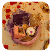 Hamper Code- A B 15 online delivery in Noida, Delhi, NCR,
                    Gurgaon