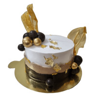 Designer Chocolate Mousse Cake online delivery in Noida, Delhi, NCR,
                    Gurgaon