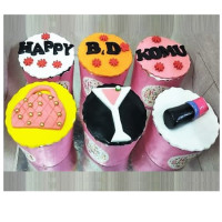 Lady Accessories Theme Cupcake online delivery in Noida, Delhi, NCR,
                    Gurgaon